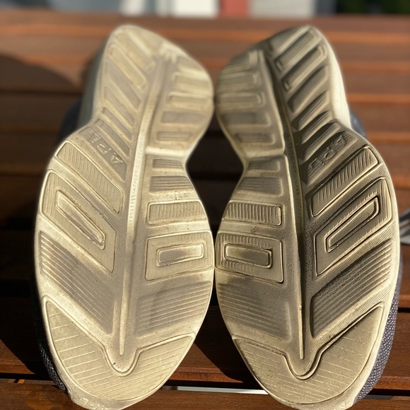 APL women’s size 9 sneakers in silver - Picture 4 of 6